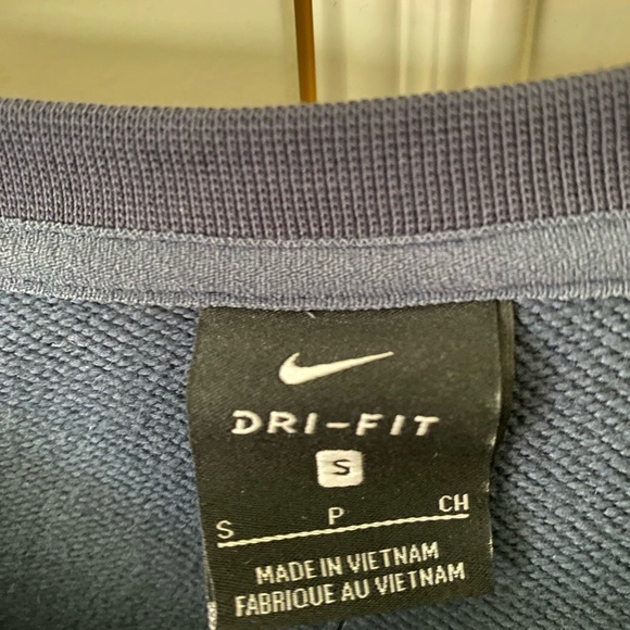 Cropped Nike Crewneck - Picture 3 of 3